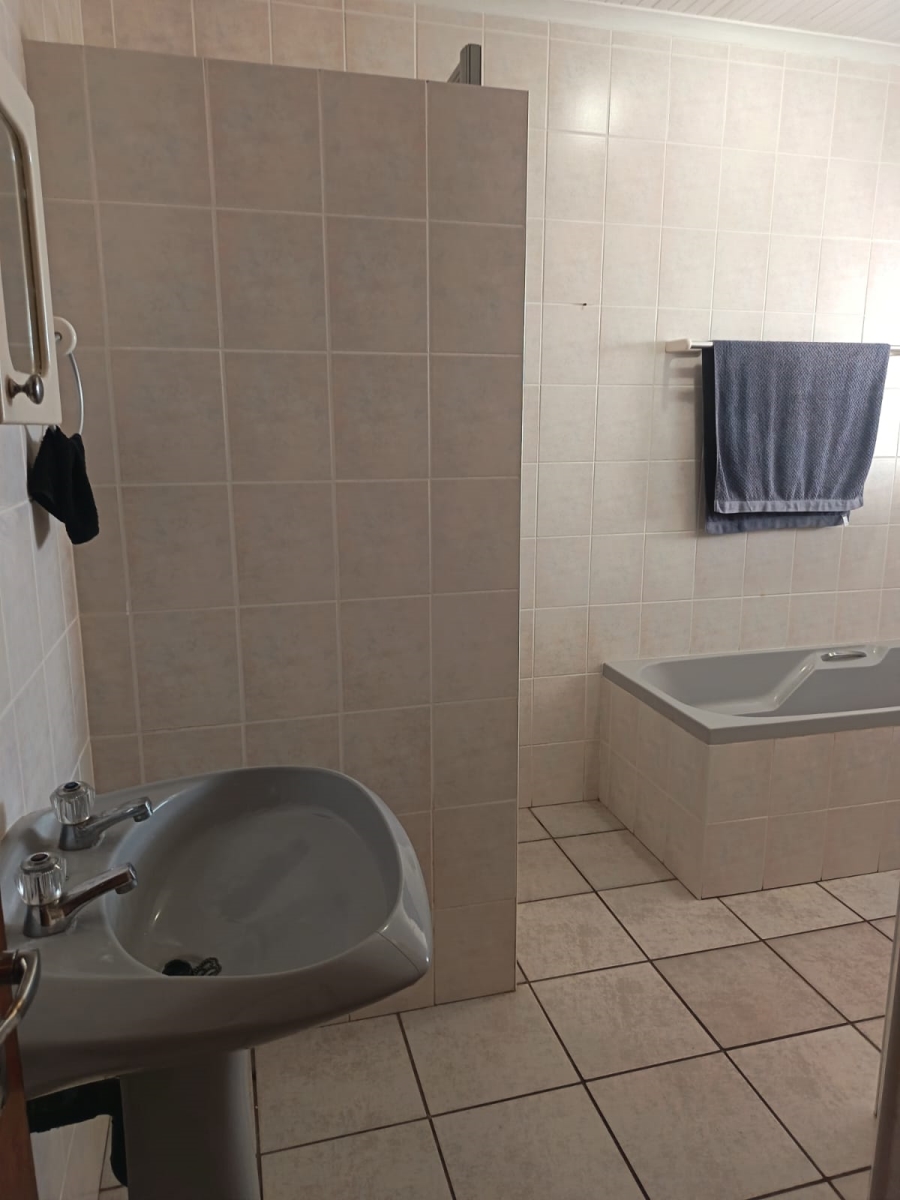 To Let 2 Bedroom Property for Rent in Wavecrest Eastern Cape